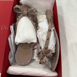 Valentino Garavani Studded Tan Rubber Sandals

Very gently used.